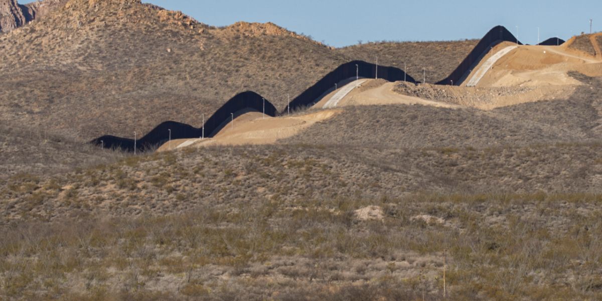 Extreme HEAT KILLS 3 MIGRANTS in Arizona Desert Near Us-Mexico Border